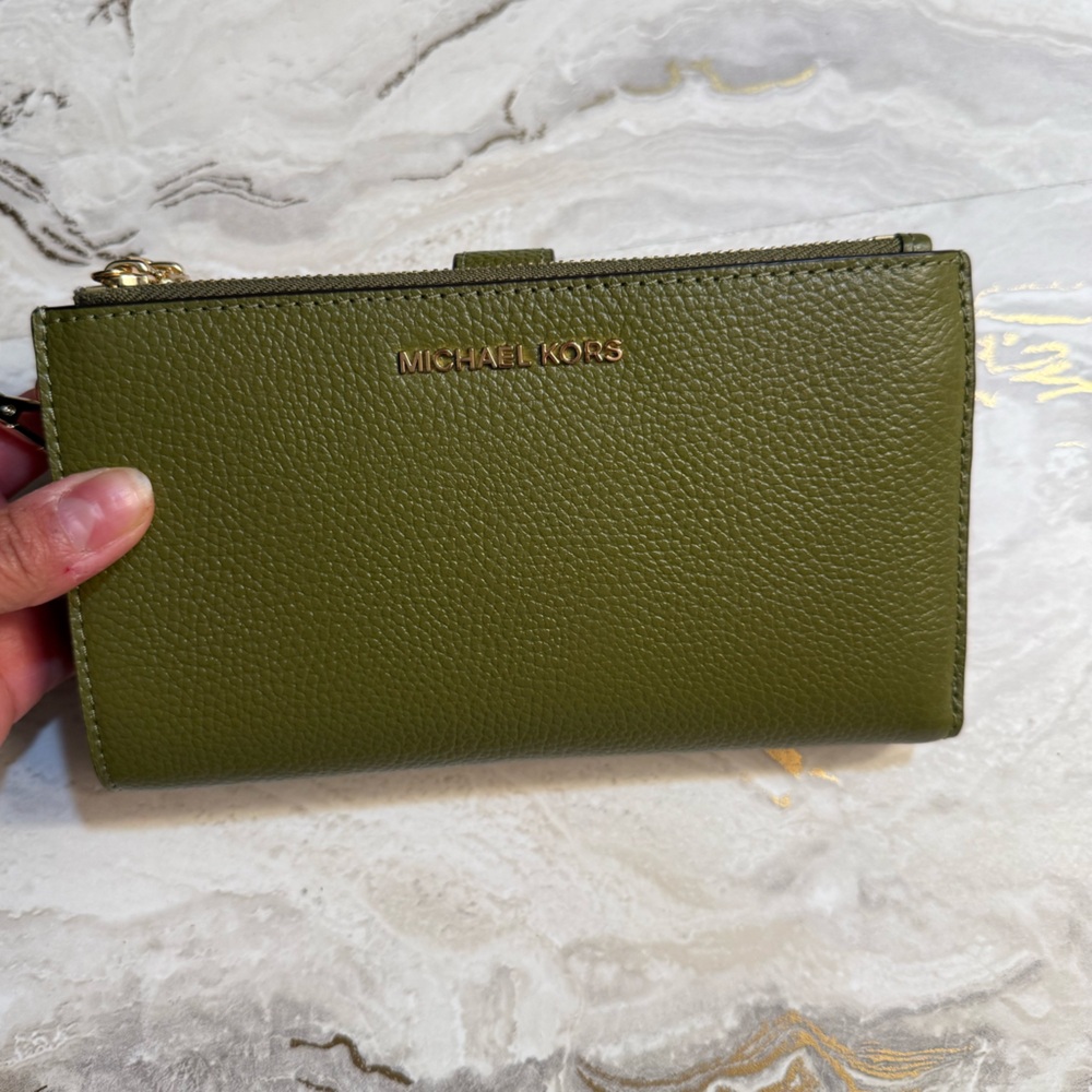 MICHAEL MICHAEL KORS
Adele Leather Smartphone Wallet